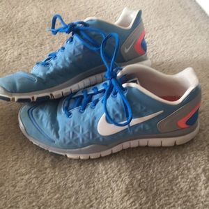 Blue Nike’s with pink detail size 8.5